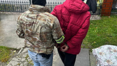 Bir polis icin dolandiriciliktan gozaltina alindi ve gecici olarak tutuklandi 22905