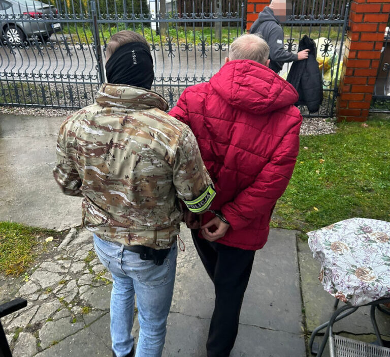 Bir polis icin dolandiriciliktan gozaltina alindi ve gecici olarak tutuklandi 22905