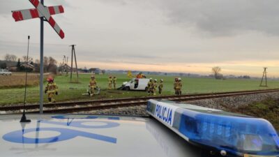 Bir yolcu vagonu ile bir demiryolu otobusu carpisti lpr helikopteri olay yerine indi 24411