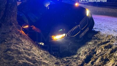 Bmw sürücüsü hızını yol koşullarına göre ayarlamadı ve hendeğe girdi 4 Bmw surucusu hizini yol kosullarina gore ayarlamadi ve hendege girdi 25120