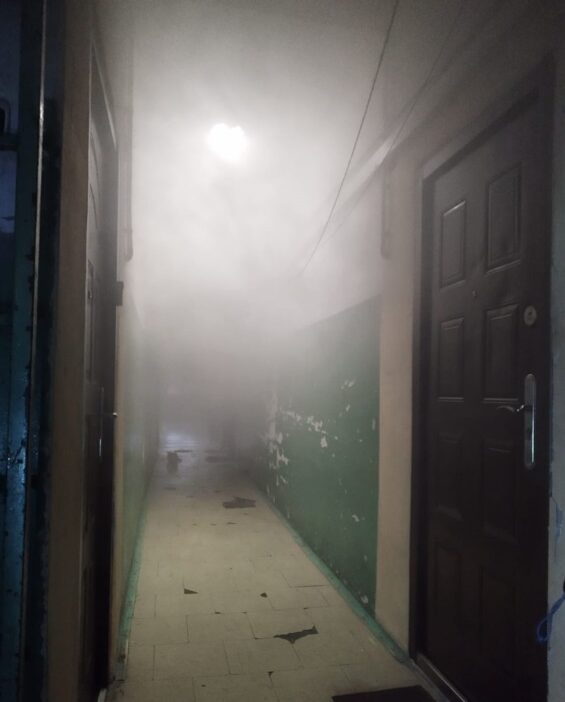 Bolge memuru yanginin ciktigi apartman sakinlerini tahliye etti 22979