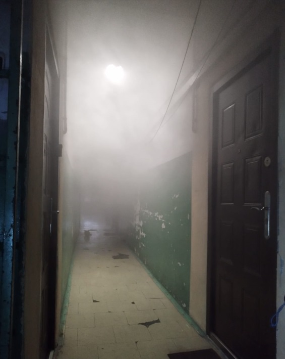 bolge memuru yanginin ciktigi apartman sakinlerini tahliye etti 22979