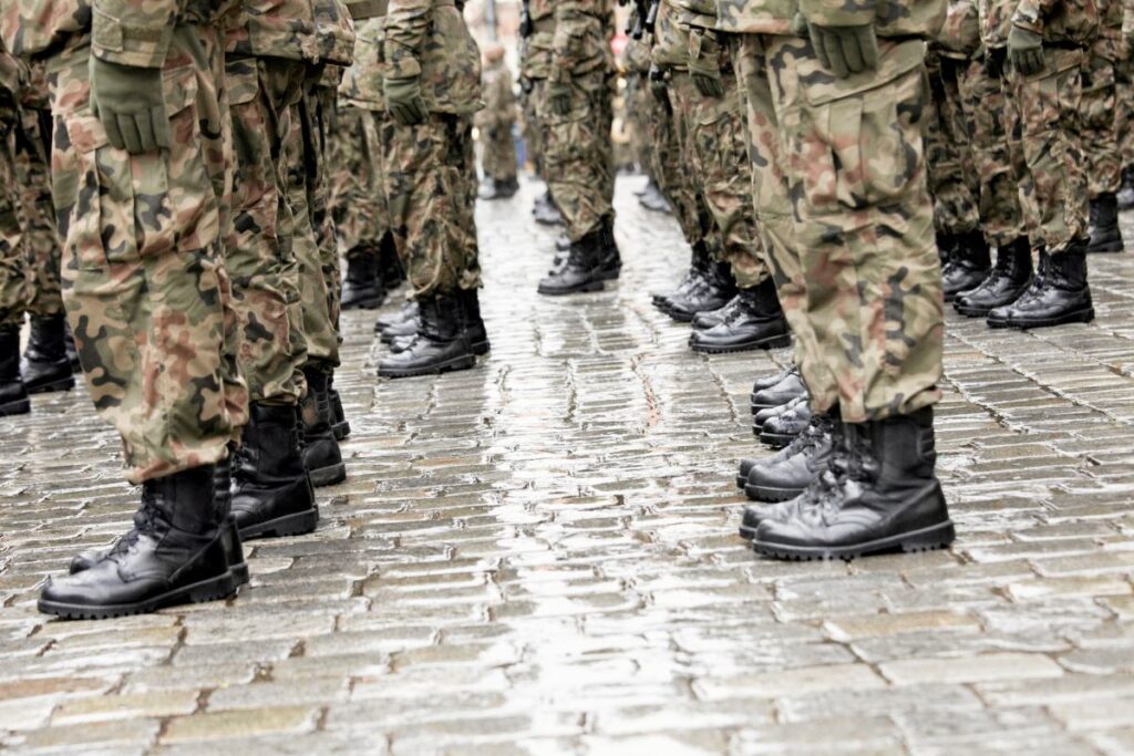 bolgesel birlikler dikkat dagitma eylemlerinden sonra demiryolu muhafizlarini destekler onlara silah verildi ama muhimmat verilmedi 24791