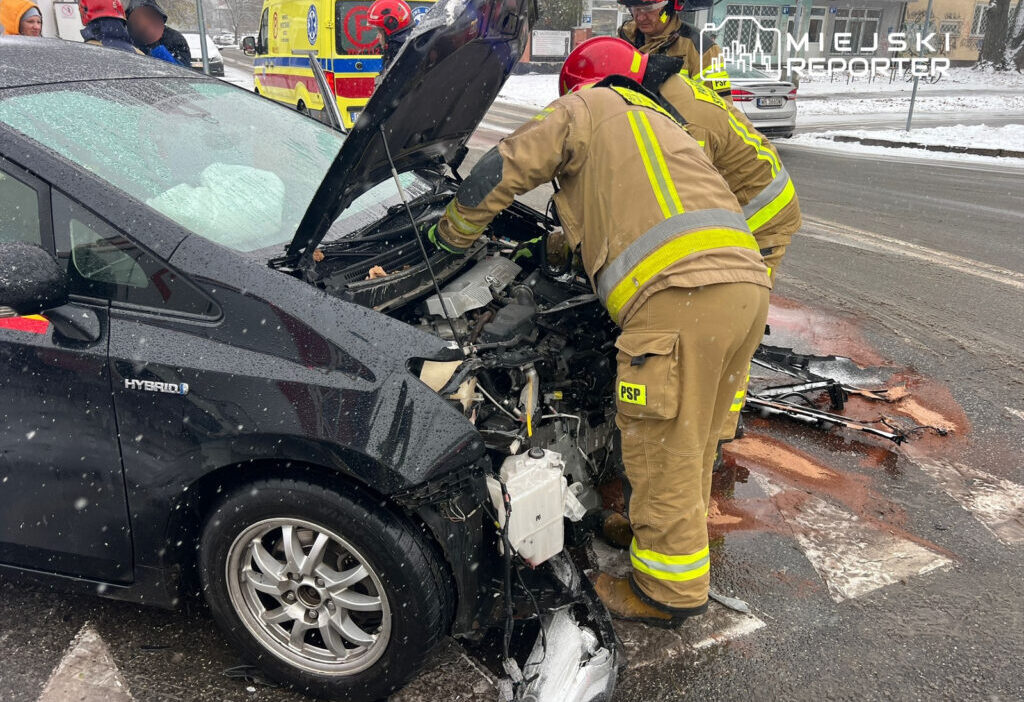 Br dno da uygulama yapan bir toyota ile bir volkswagen arasinda carpisma 25333