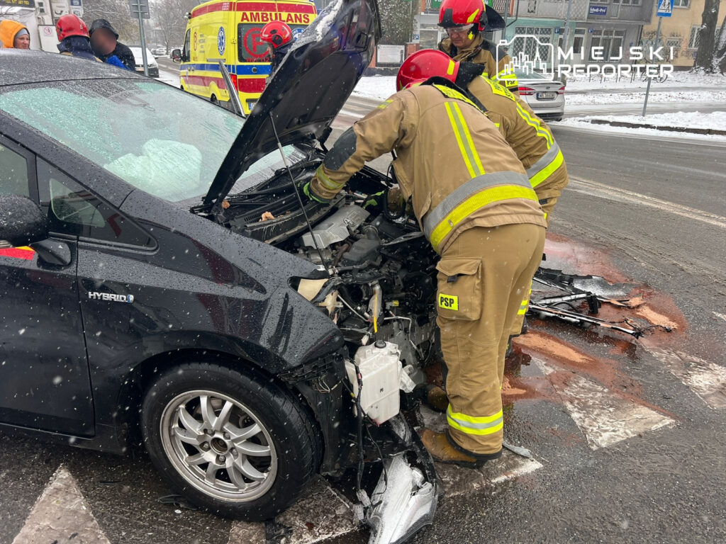 br dno da uygulama yapan bir toyota ile bir volkswagen arasinda carpisma 25333