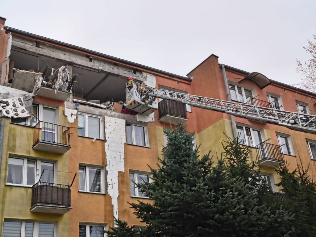 braniewo da guclu bir patlama binanin duvarlarini parcaladi 22389