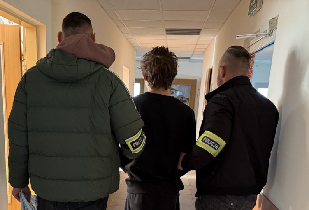 bydgoszcz da bicakli saldiri 21 yasindaki genc gozaltinda ve omur boyu hapis cezasiyla karsi karsiya 24766