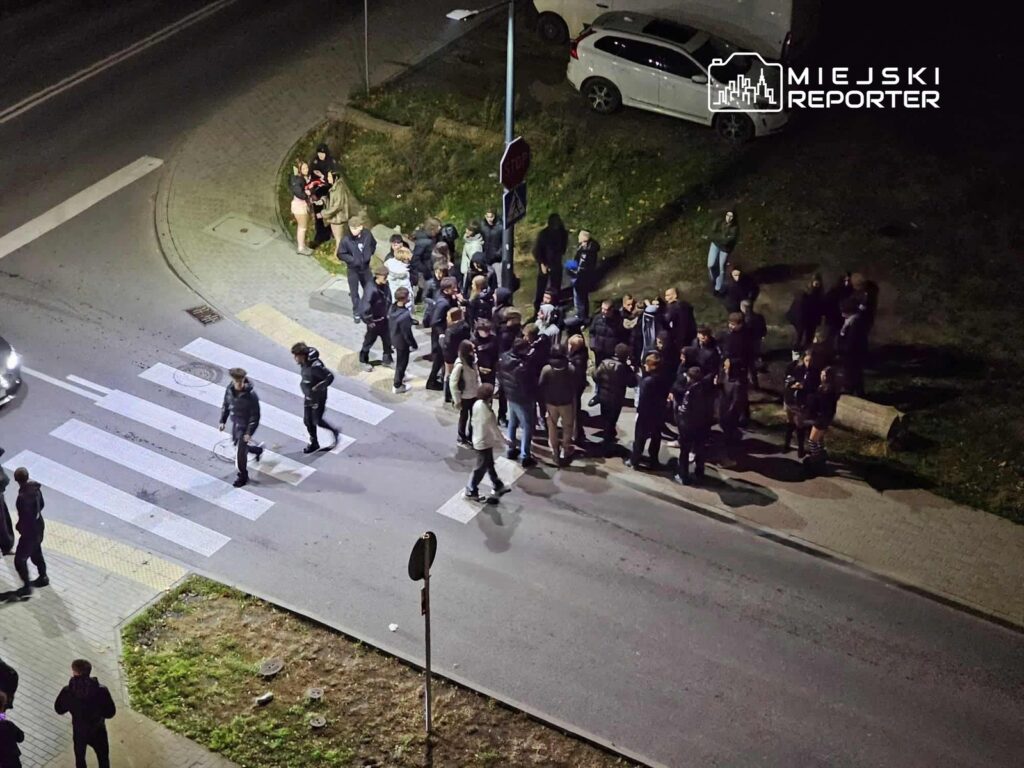 cadilar bayrami partisi kontrolden cikti kafes yikildi polis mudahale etti 20678