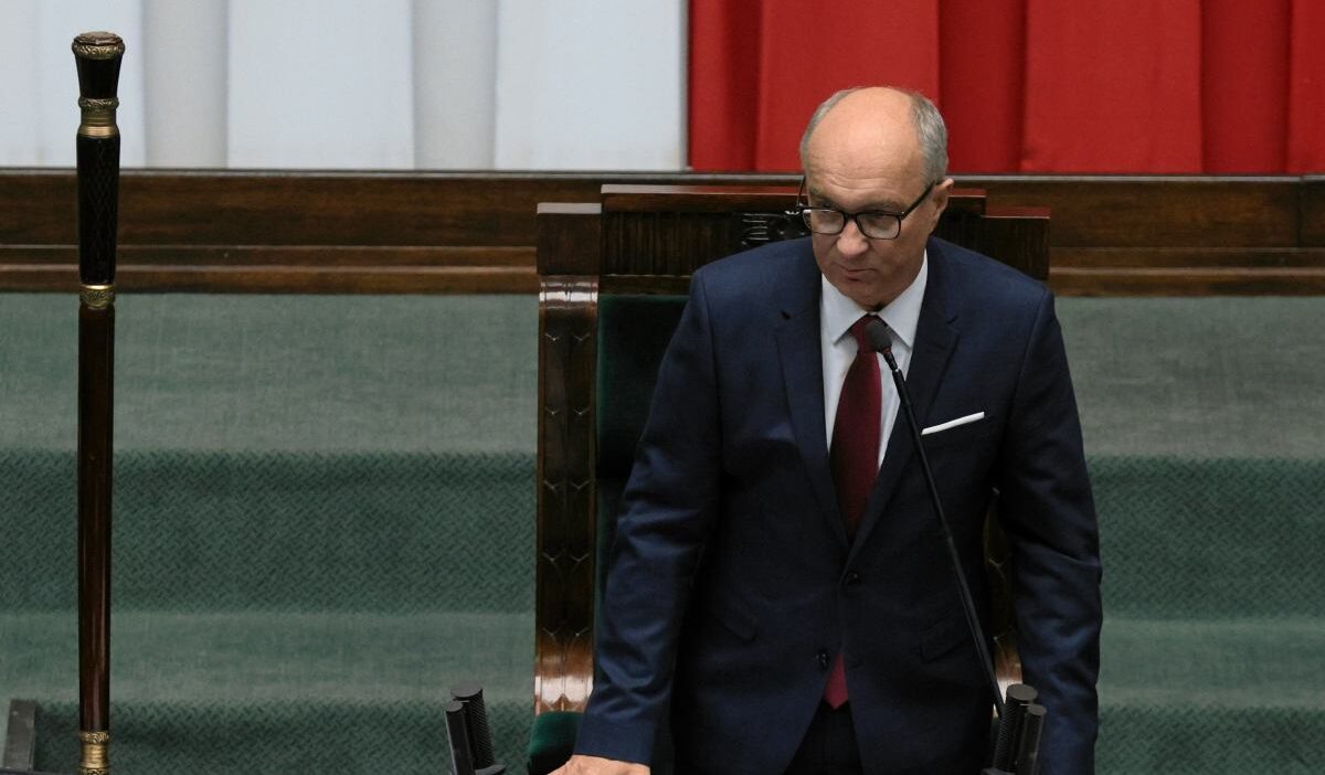 Carlik sejm de holownia dan ozur diledi sadece kafam karisti 24425