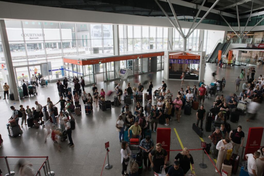 cebinde mermi tasiyan 8 yasindaki bir cocuk varsova dan venedik e uctu gercek bir muhimmatti 22176