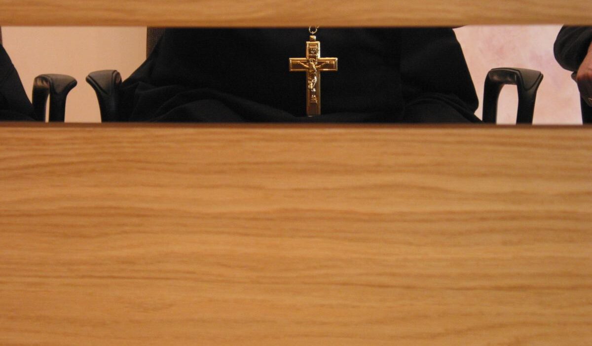 Cemaat rahibi "yuh! " çekti. Mahkemeye çıkacak. 1 Cemaat rahibi yuh cekti mahkemeye cikacak 24893