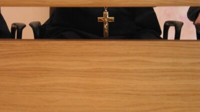 Cemaat rahibi yuh cekti mahkemeye cikacak 24893