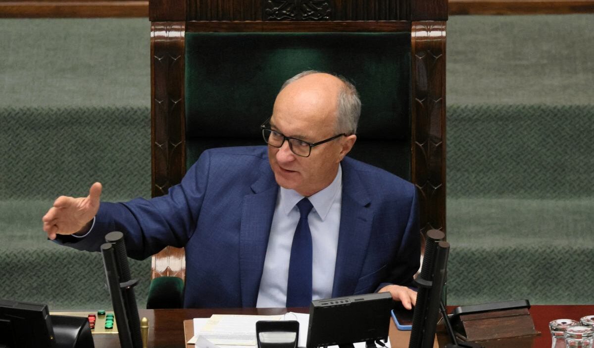 Cenckiewicz hukuk ve adalet milletvekillerini igneliyor carlik oylamasiyla ilgili 24187