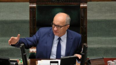 Cenckiewicz hukuk ve adalet milletvekillerini igneliyor carlik oylamasiyla ilgili 24187