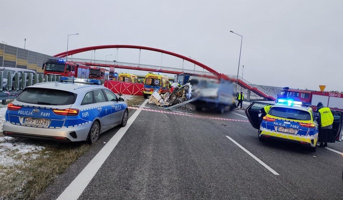 Chojny'de s8 yolunda ölümcül kaza. Dört kişi hayatını kaybetti. Yol kapalı. Polis çağrısı 1 Chojny de s8 yolunda olumcul kaza dort kisi hayatini kaybetti yol kapali polis cagrisi 25177