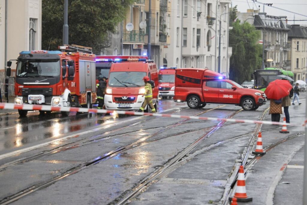 d un merkezinde tramvaylar tehlikeli bir sekilde carpisti birkac duzine insan yaralandi 22954