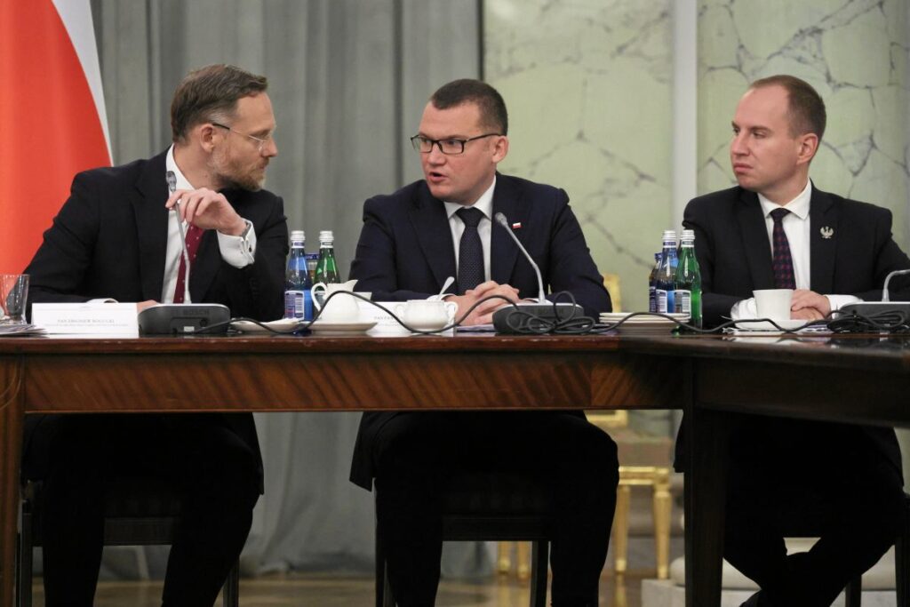 daha buyuk hastalik sinyalleri nawrocki nin kabine sefi saptirma eylemi hakkinda konustu 23943