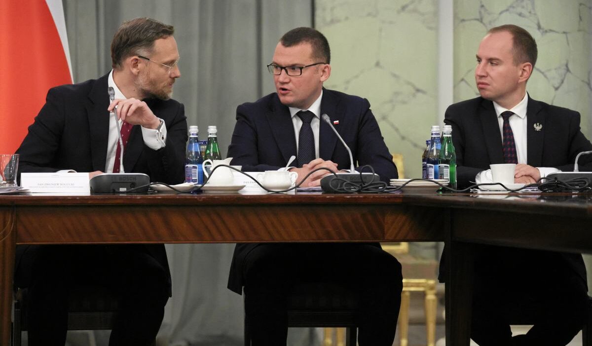 Daha buyuk hastalik sinyalleri nawrocki nin kabine sefi saptirma eylemi hakkinda konustu 23943