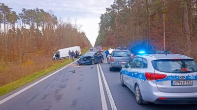 Dk79 da 4 arac arasinda carpisma yol kapandi 23178