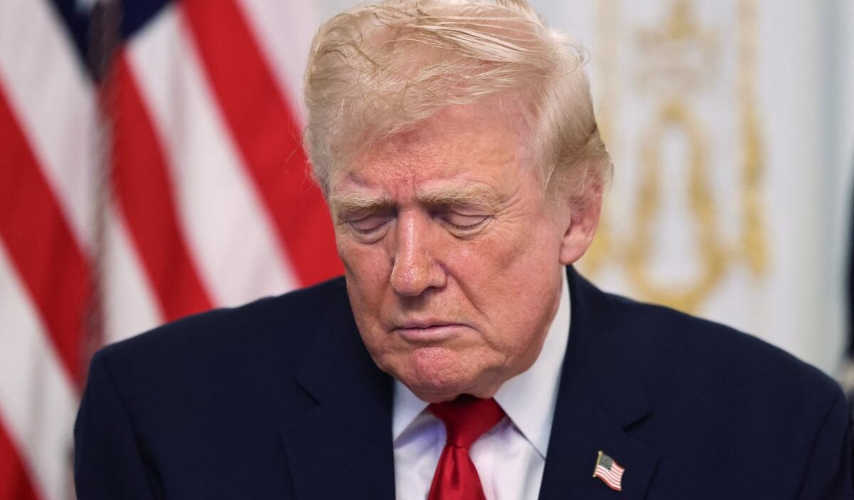 Donald trump bir kadin ulusal muhafiz askerine veda etti washington daki saldiridan sag kurtulamadi 26181