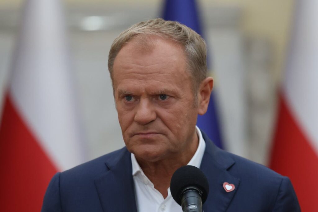 donald tusk hasarli raylar hakkinda konustu endise verici sozler 23558