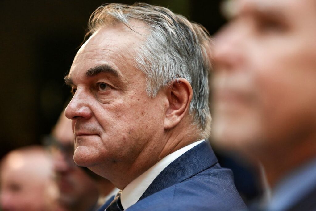 eski basbakan icin aci bir yenilgi gorevine veda etmek zorunda 23376