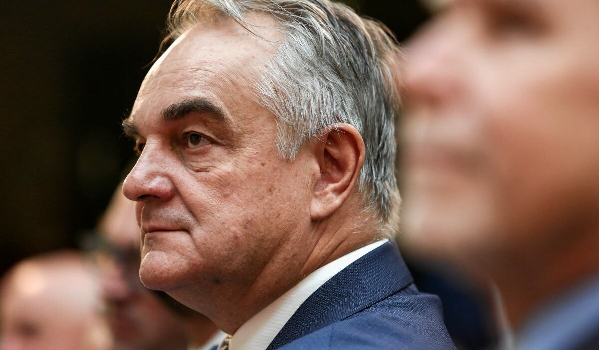 Eski basbakan icin aci bir yenilgi gorevine veda etmek zorunda 23376