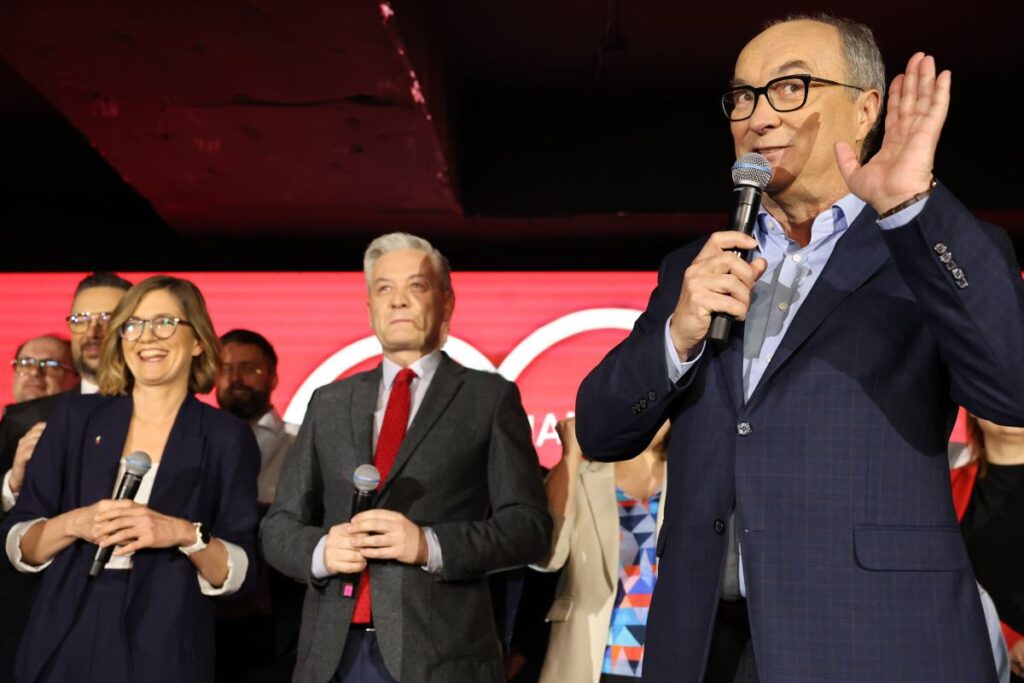 eski sol aktivist i nsanlar elestiriliyor petru kendisiyle dalga geciyor ve sol buna devam ediyor 20860