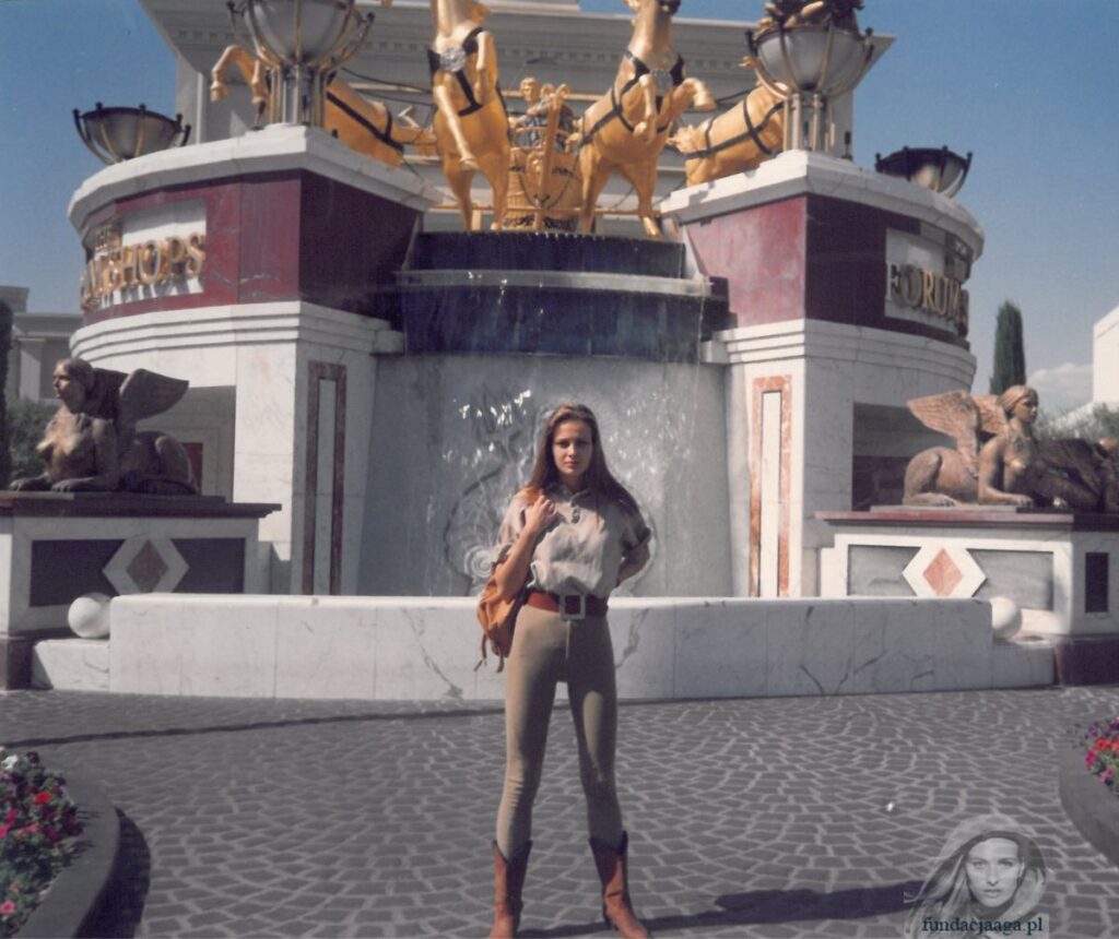 evinin onunde kocasinin ve kizinin gozleri onunde oldu cucenin kr lewnie ye eslik etmesine izin verecek misiniz 23499