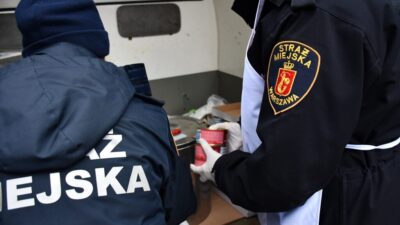 Evsizler icin biraz sicaklik kampanyasinin on birincisi varsova da 26037