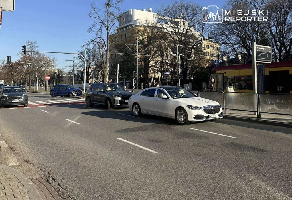 Ford ve maybach arasinda carpisma mokotow da pahaliya mal olan carpisma 22149