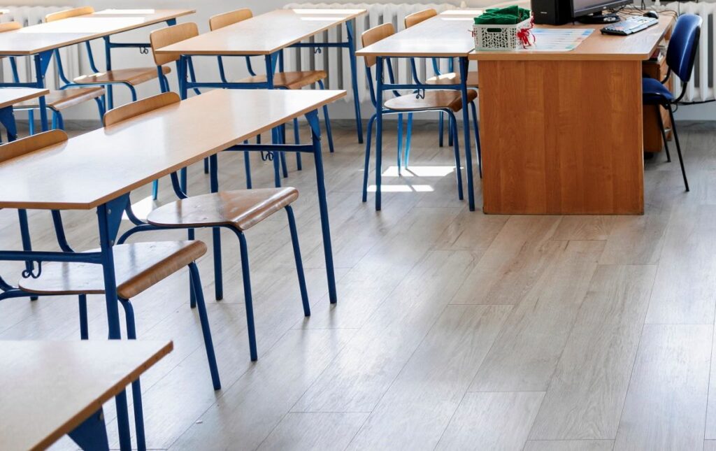 g jsk te bir okulun mudiresine saldiri kiz hastaneye kaldirilmistir failin bir veli oldugu iddia ediliyor 23801