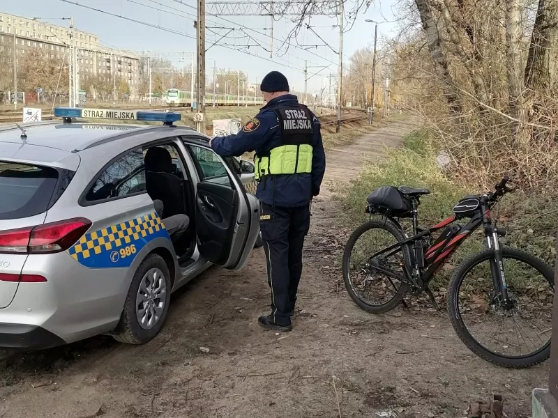 Gergin davranislar belediye gorevlilerinin dikkatini cekmistir adamin uzerinde marihuana bulundu 22200