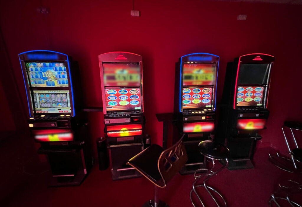 Gorevliler bir baska yasadisi kumar satis noktasini daha dagitti 24757