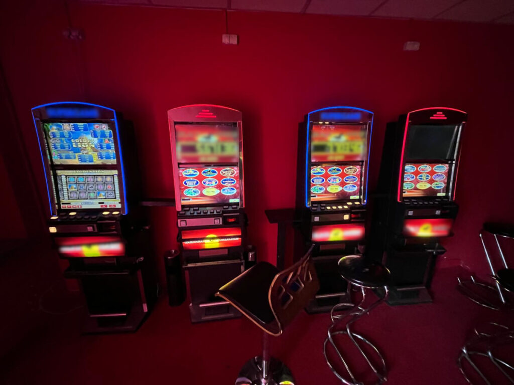 gorevliler bir baska yasadisi kumar satis noktasini daha dagitti 24757