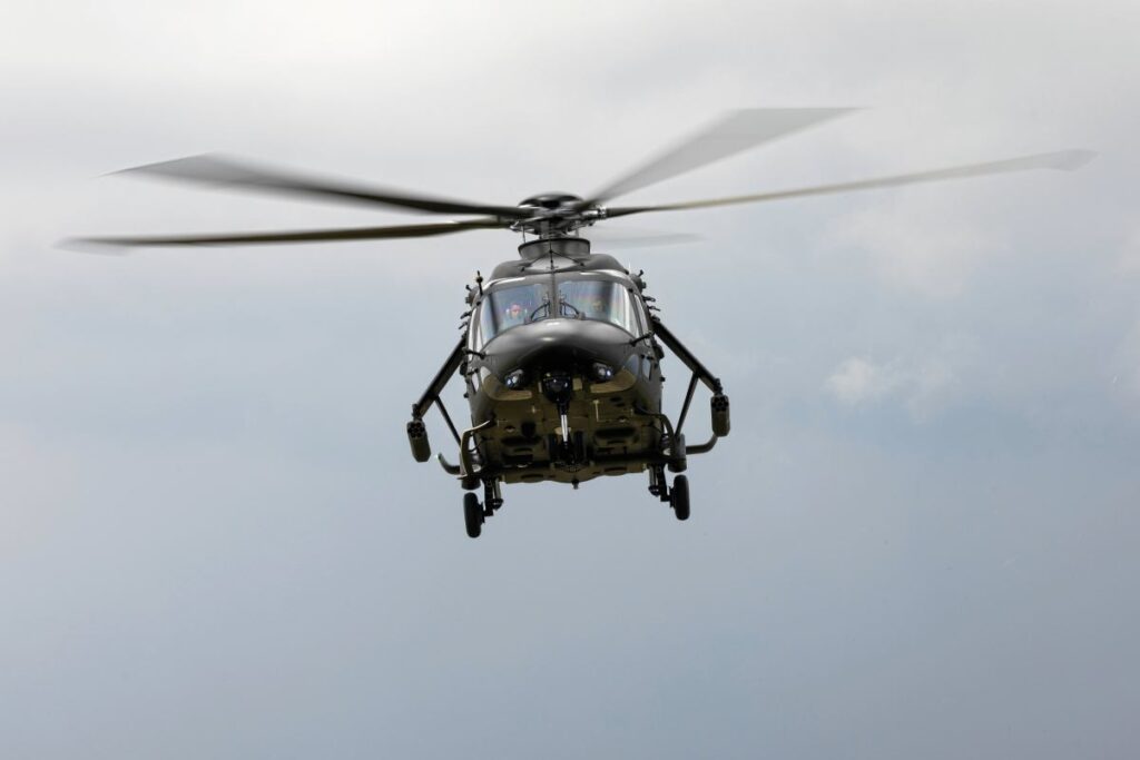 grev sirasinda tehlikeli bir olay helikopterden kargo dustu 25592