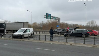Grotto koprusu nde iki aracin carpismasinin ardindan marek yonune dogru s8 trafige kapatildi 22491