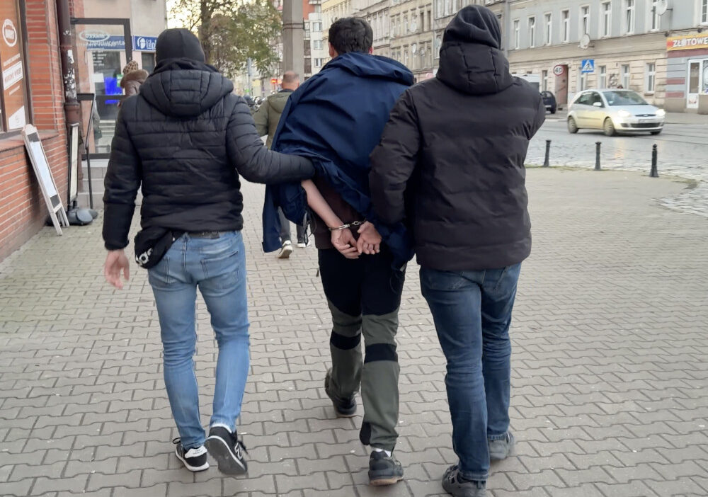 Hakkında yakalama emri bulunan aranan kişiler wrocław'da başkent polis memurları tarafından yakalandı 1 Hakkinda yakalama emri bulunan aranan kisiler wroc aw da baskent polis memurlari tarafindan yakalandi 25716