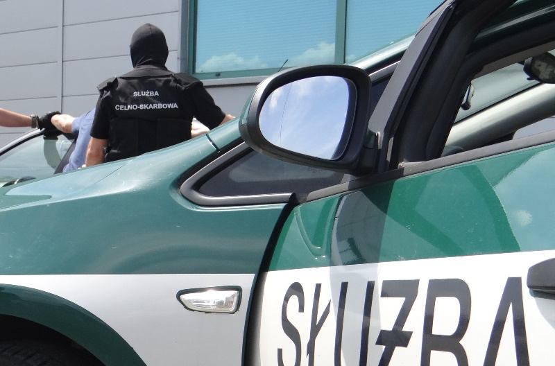 Hazine onemli bir kurumu tariyordu orada agir paralara hafif davranilirdi 23012