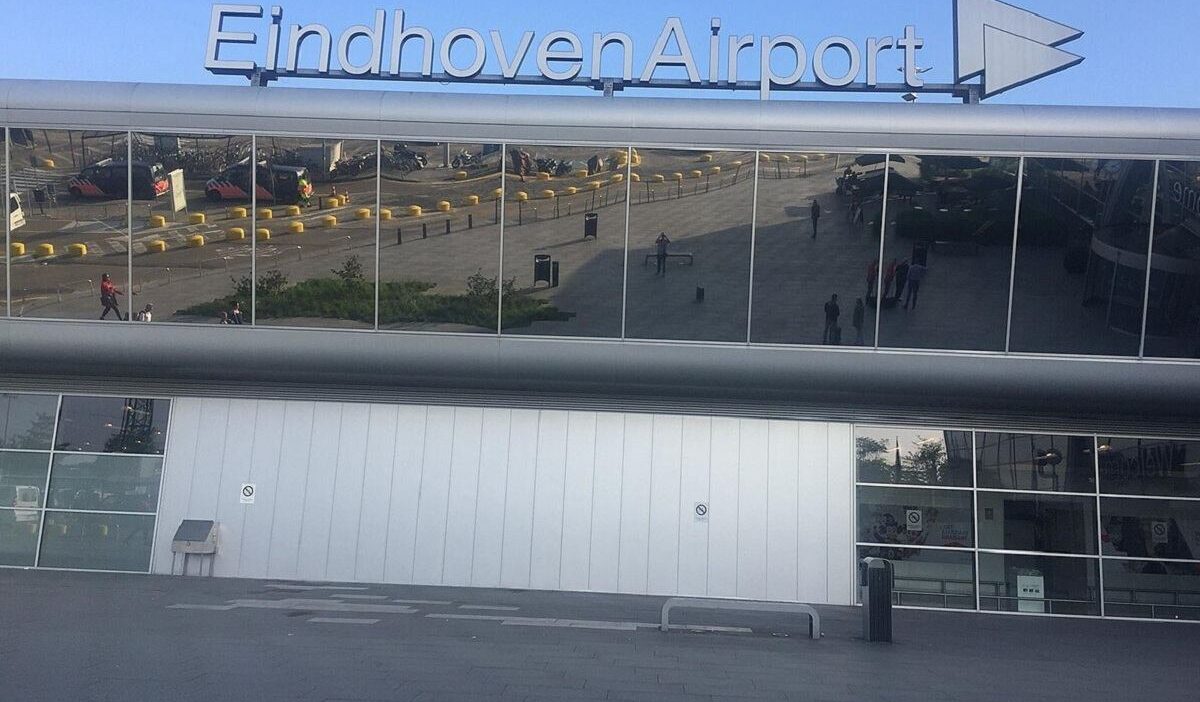 Hollanda daki havalimaninda trafik askiya alindi anti drone gucleri beklemede 24957