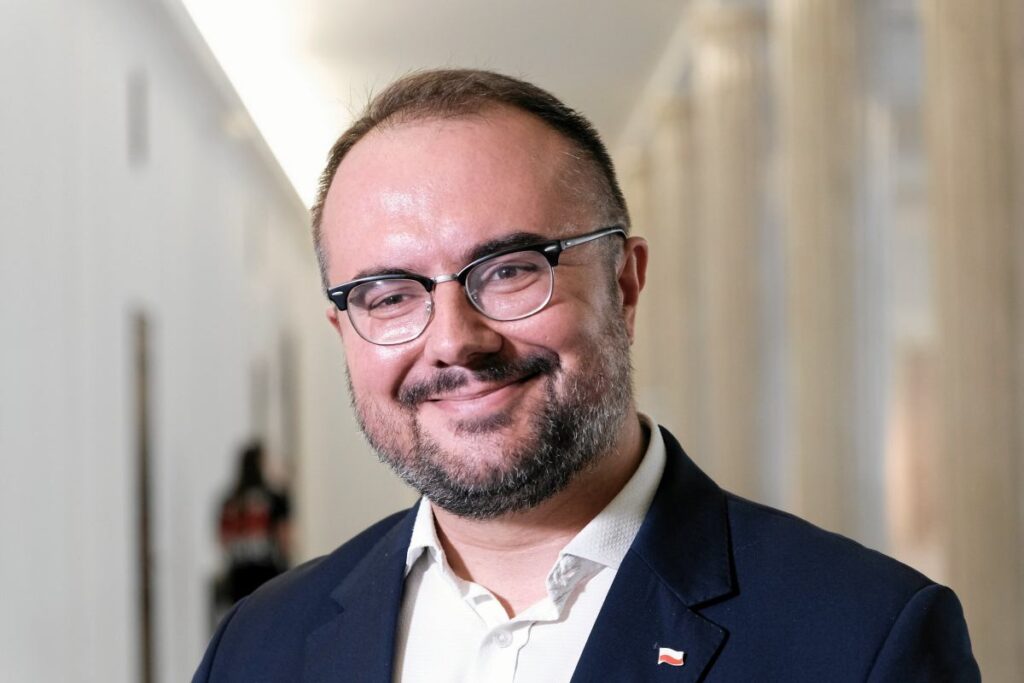 hukuk ve adalet milletvekili yeni yargiclarin statusunu zayiflatarak muvekkillerini mi savunuyor kendisini bu sekilde acikliyor benim bir gorevim var 21880