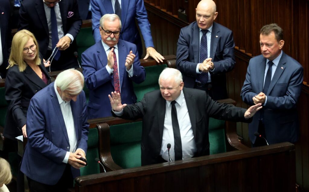 hukuk ve adalet milletvekilleri kaczynski nin talimatini gormezden geliyor yarisindan fazlasi saymandan hatirlatma aldi 20645