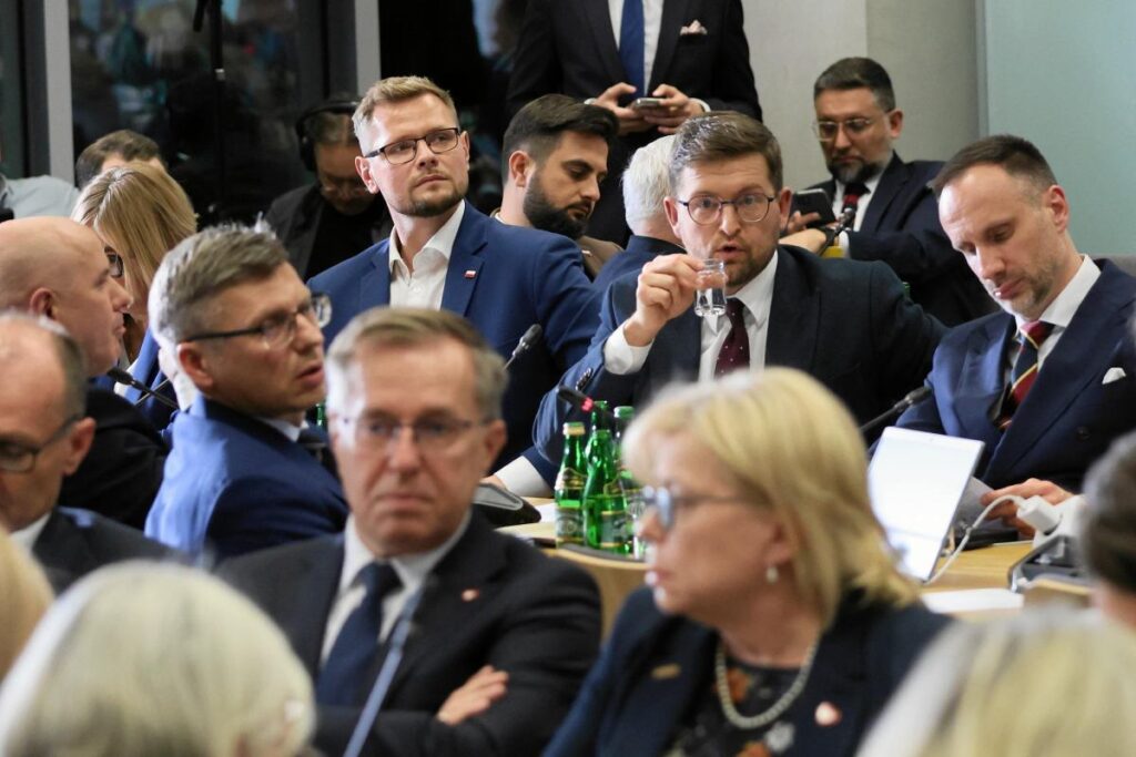 hukuk ve adalet milletvekilleri ziobra yi ovdu guzelleme icin bir ovgunun isaretleri 21633