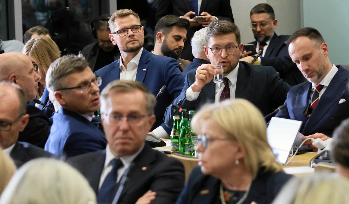 Hukuk ve adalet milletvekilleri ziobra yi ovdu guzelleme icin bir ovgunun isaretleri 21633