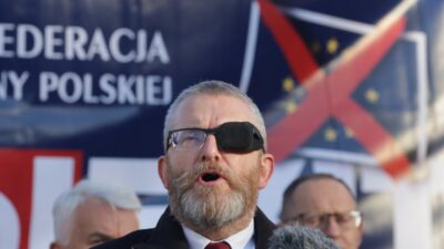 Hukuk ve adalet partisi'nde braun için şöyle diyorlar: "rus ajanı" ve "deli". Ama aynı zamanda itiraf ediyorlar: "aritmetik amansızdır". 2 Hukuk ve adalet partisi nde braun icin soyle diyorlar rus ajani ve deli ama ayni zamanda itiraf ediyorlar aritmetik amansizdir 25873