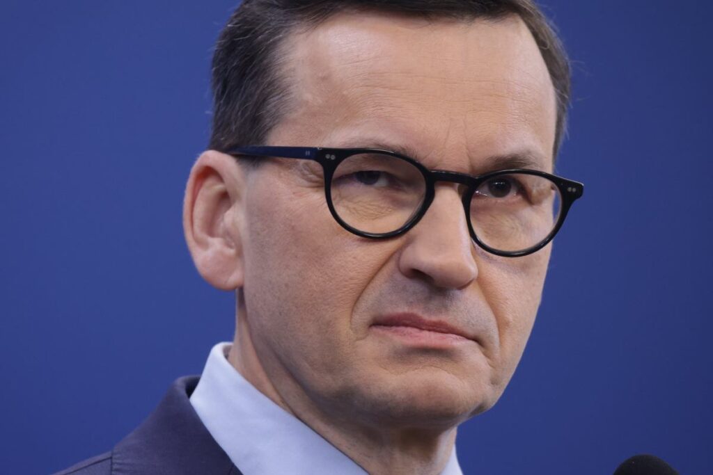 hukuk ve adalet partisi nde morawiecki etrafinda gerginlik boganin uzerindeki carsaf gibi davraniyor 26034