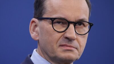 Hukuk ve adalet partisi nde morawiecki etrafinda gerginlik boganin uzerindeki carsaf gibi davraniyor 26034