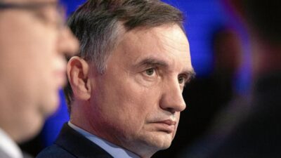 Hukuk ve adalet partisi nde ziobra davasinda savciligin basarisina mi guveniyorlar basi buyuk belada 22857