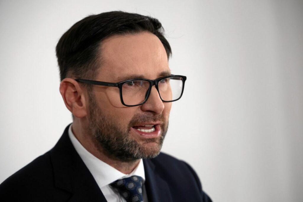 hukuk ve adalet partisi obajtek i savunuyor tusk alay ediyor eski orlen ceo sundan basbakana yanit 22182