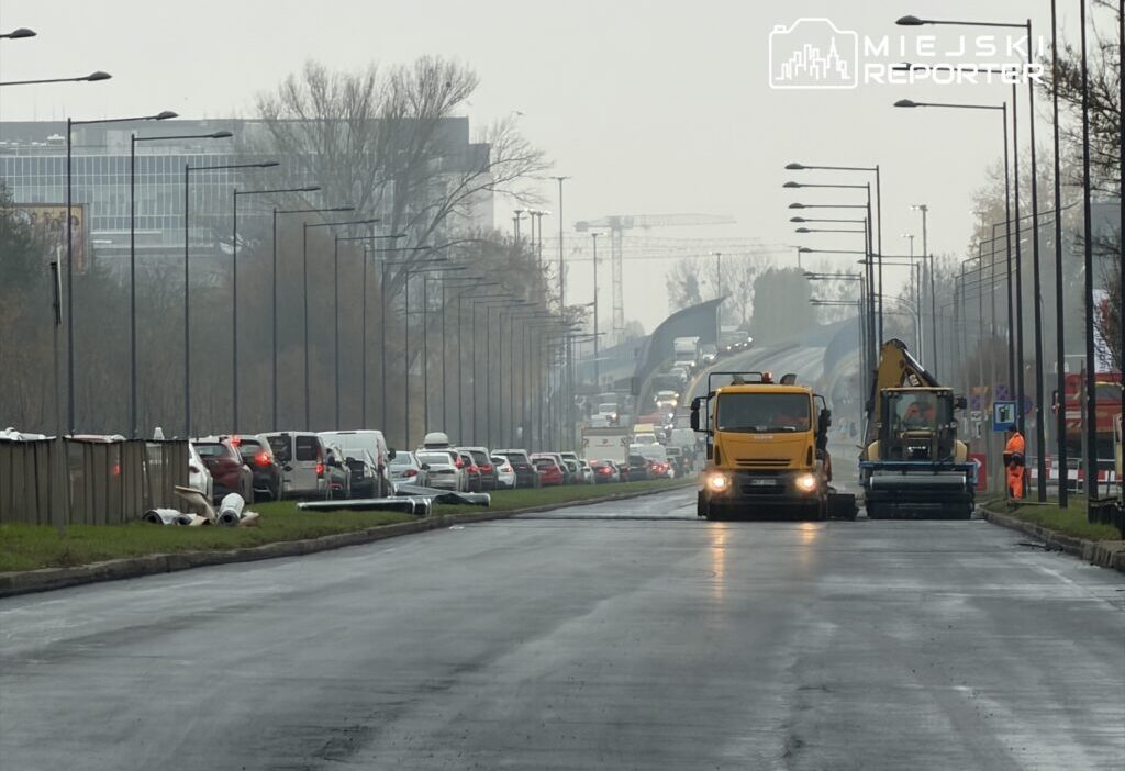 Hynka nin yenilenmesi ve trafikte yasanan yogunluklar suruculer trafige aykiri ve kaldirimlarda arac kullaniyor 22692
